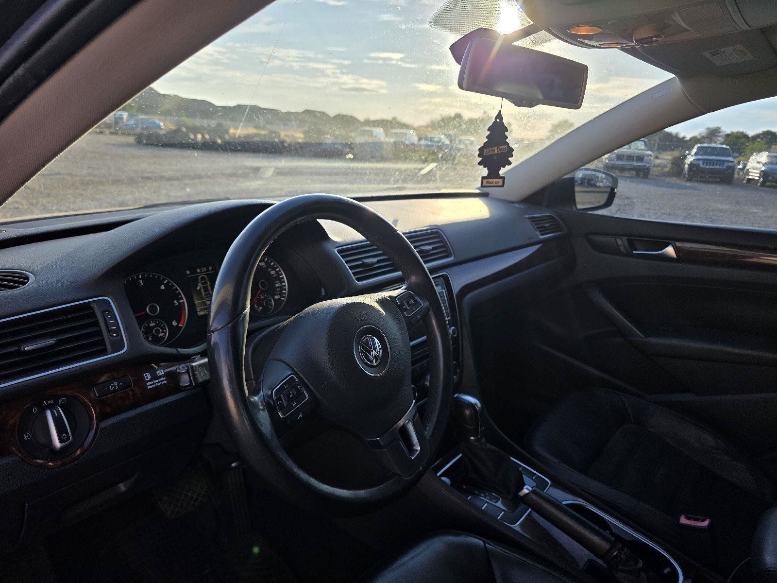 Used 2013 Volkswagen Passat TDI SEL Premium FWD image 9