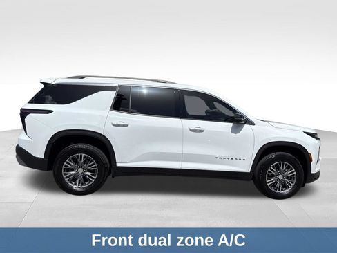 Used 2025 Chevrolet Traverse LT w/ Driver Confidence Package FWD image 7
