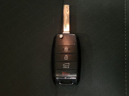 Used 2017 Kia Sorento LX image 32