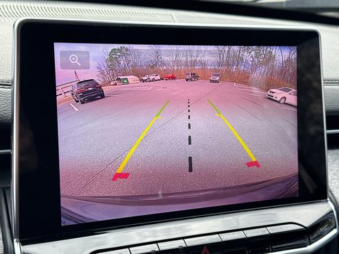 Used 2024 Jeep Compass Latitude image 28