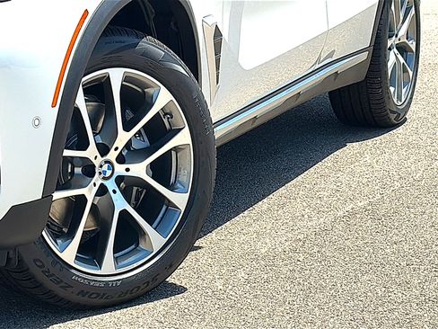 New 2026 BMW X5 sDrive40i w/ Premium Package RWD image 3