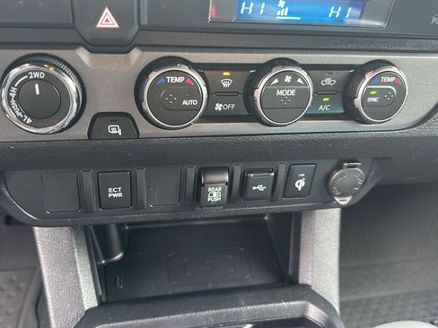 Certified 2023 Toyota Tacoma TRD Off-Road AWD/4WD image 14