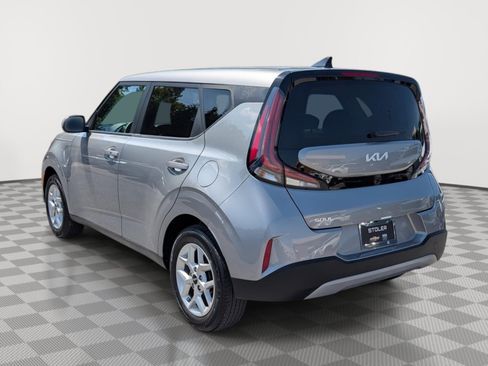 Used 2024 Kia Soul S FWD image 3