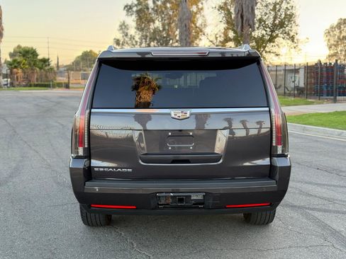 Used 2015 Cadillac Escalade ESV Premium image 4