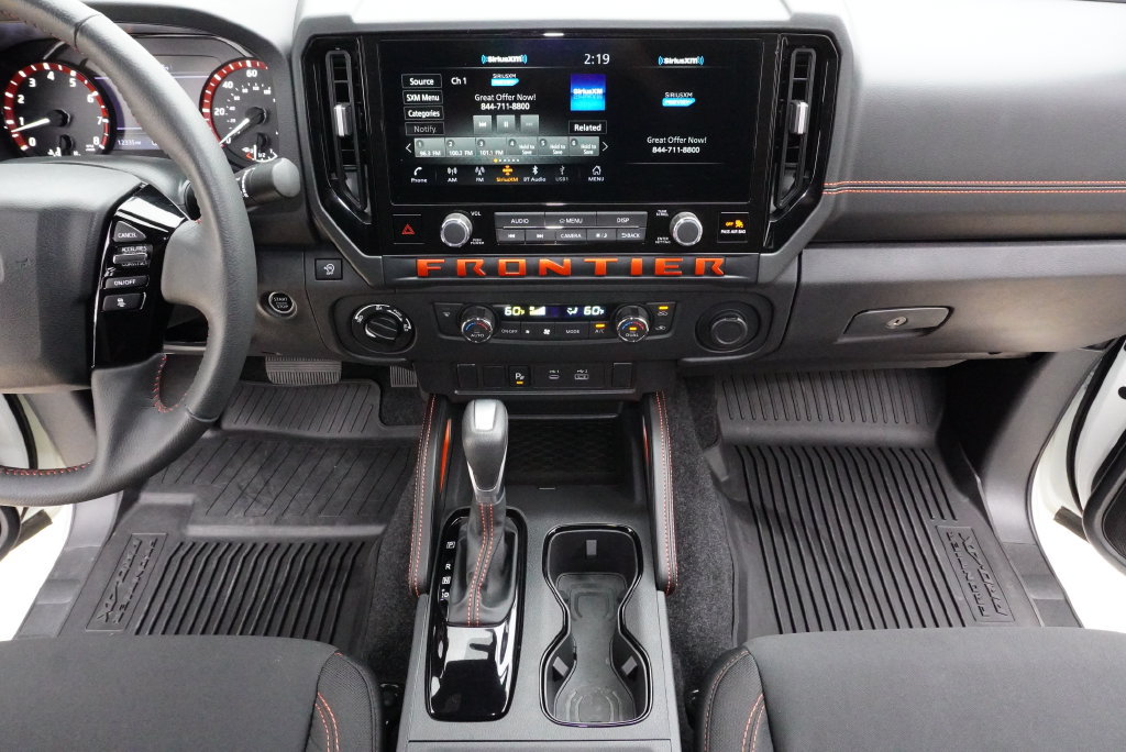 Used 2025 Nissan Frontier PRO-4X AWD/4WD image 17