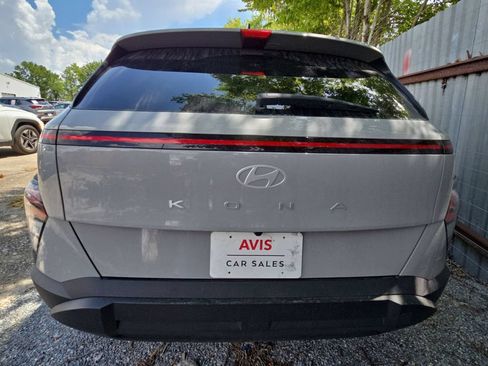 Used 2025 Hyundai Kona SEL FWD image 4
