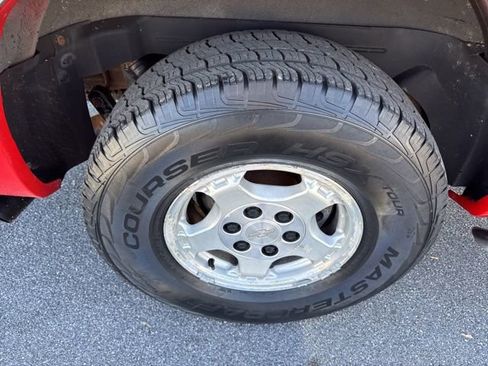 Used 2003 Chevrolet Avalanche Base image 9