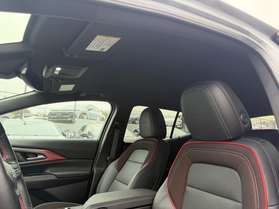 Used 2024 Chevrolet Equinox EV RS FWD image 19