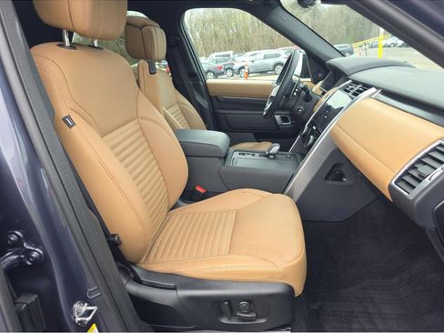 Used 2024 Land Rover Discovery Metropolitan Edition AWD/4WD image 6