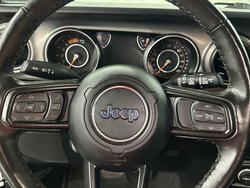 Used 2022 Jeep Wrangler Unlimited Sport image 17