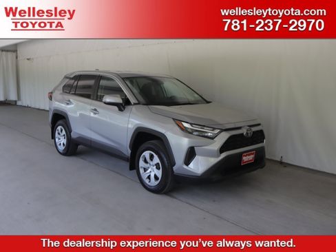 Used 2025 Toyota RAV4 LE AWD/4WD image 1