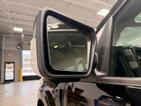 Used 2025 Ford F150 Lariat AWD/4WD image 19