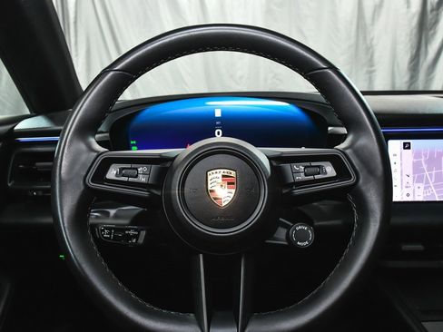 Used 2025 Porsche Macan 4 Electric image 33