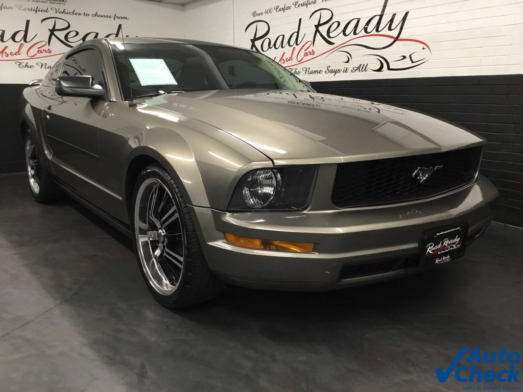 Used 2005 Ford Mustang Premium RWD image 3