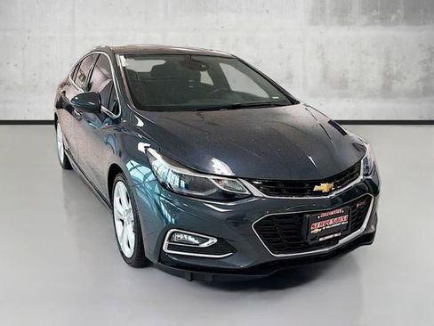 Used 2017 Chevrolet Cruze Premier image 3