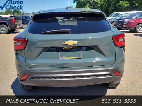 Used 2025 Chevrolet Trax LS w/ Driver Confidence Package FWD image 4