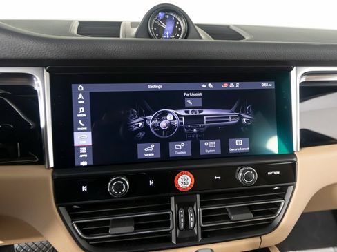Certified 2026 Porsche Macan AWD/4WD image 27