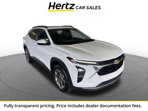 Used 2025 Chevrolet Trax LT FWD image 1