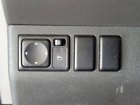 Used 2008 Nissan Pathfinder S RWD image 9