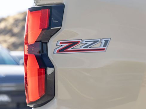 Used 2023 Chevrolet Colorado Z71 w/ Z71 Convenience Package 2 AWD/4WD image 12