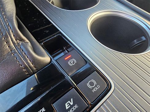 Used 2022 Toyota Sienna XSE image 34