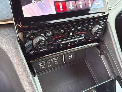 New 2025 Jeep Grand Cherokee Limited w/ Luxury Tech Group II image 30