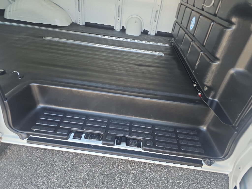 Used 2018 Chevrolet Express 2500 w/ Driver Convenience Package RWD image 13