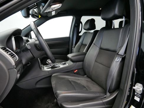 Certified 2022 Jeep Grand Cherokee Laredo X image 3