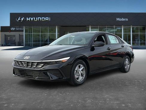 New 2026 Hyundai Elantra SE image 1