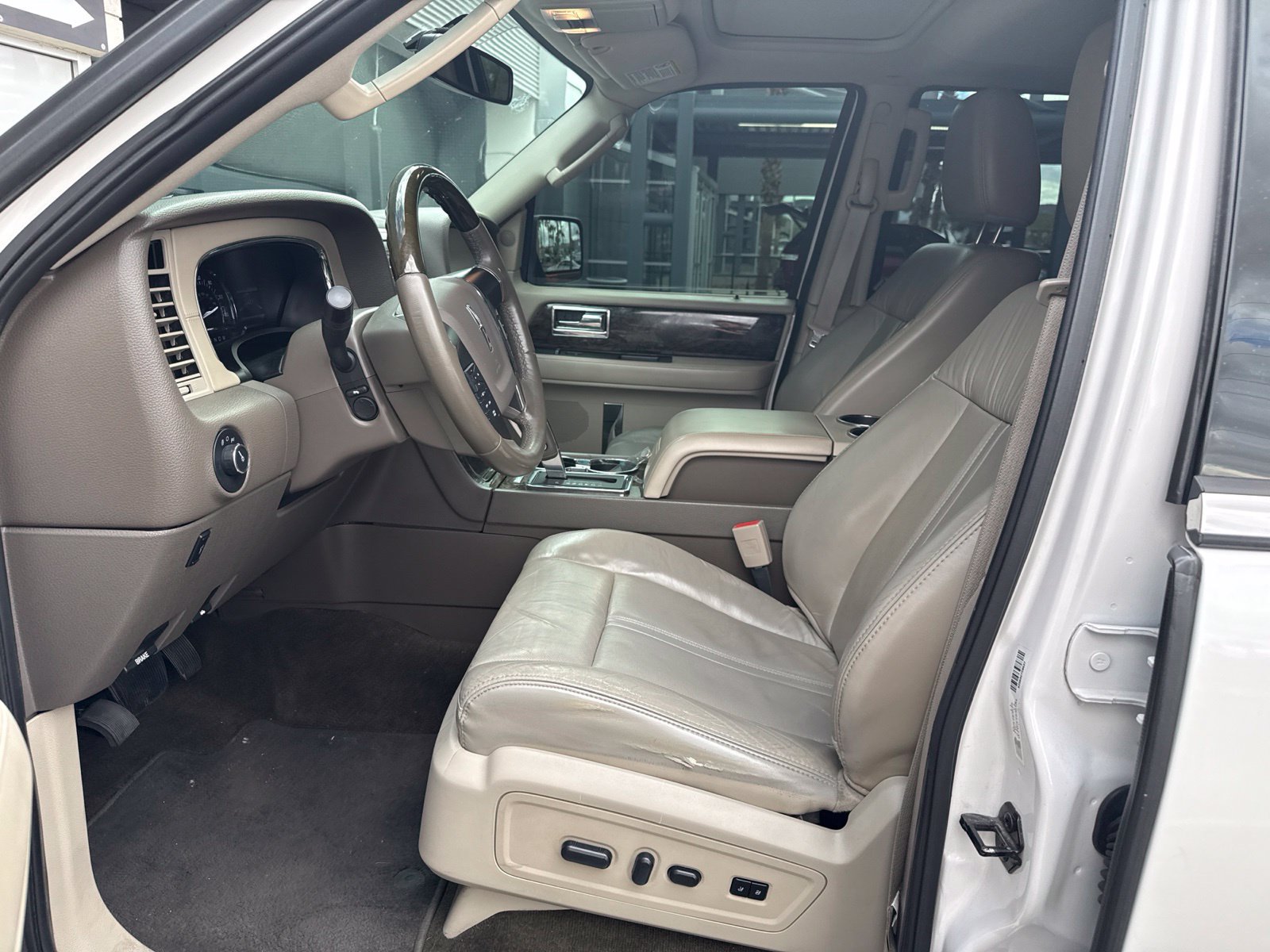 Used 2015 Lincoln Navigator 2WD image 10