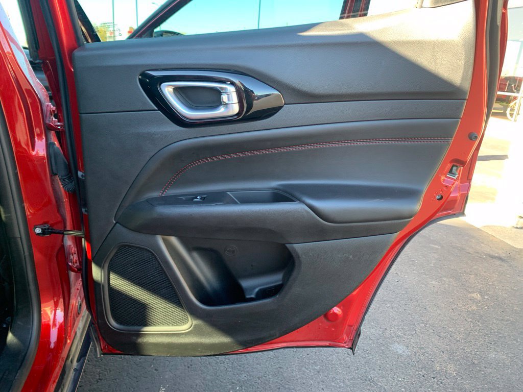 Used 2025 Jeep Compass Trailhawk AWD/4WD image 38