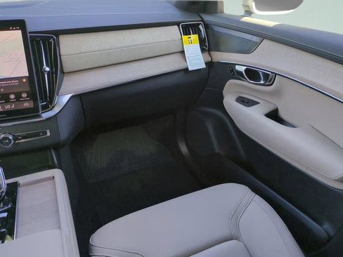 New 2026 Volvo XC90 B6 Plus w/ Protection Package Premier AWD/4WD image 13