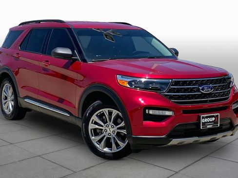 Used 2020 Ford Explorer XLT w/ Equipment Group 202A RWD image 3