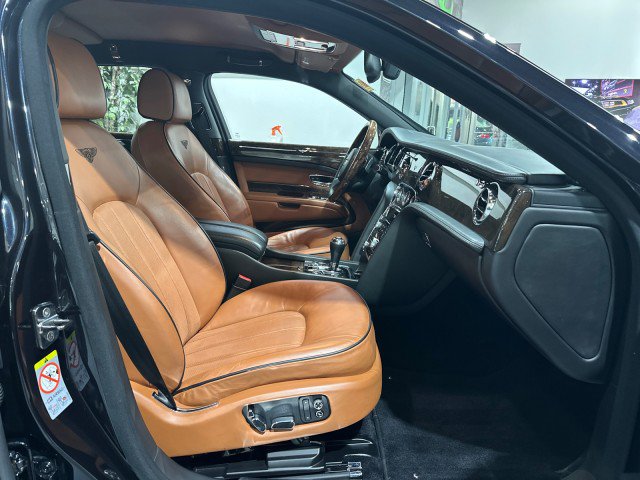 Used 2011 Bentley Mulsanne RWD image 57