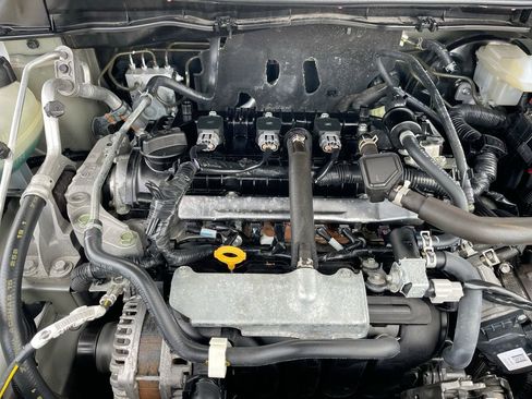 Used 2025 Nissan Versa SV w/ Trunk Package FWD image 18