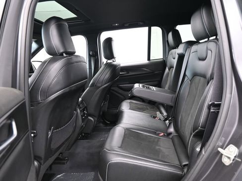 Used 2023 Jeep Grand Cherokee Altitude image 34