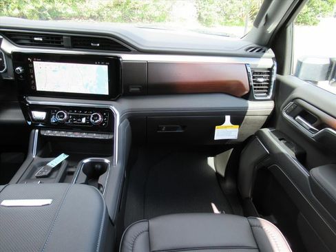 New 2026 GMC Sierra 2500 Denali w/ Denali Reserve Package image 16