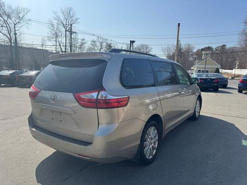 Used 2017 Toyota Sienna XLE image 6