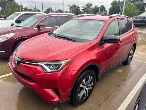 Used 2016 Toyota RAV4 LE FWD image 6