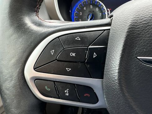 Used 2017 Chrysler Pacifica Touring-L Plus w/ Tire & Wheel Group FWD image 24