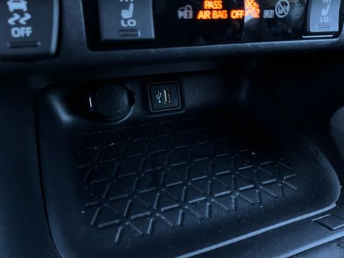 Used 2025 Toyota RAV4 XLE image 25