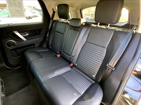 Used 2024 Land Rover Discovery Sport S image 20