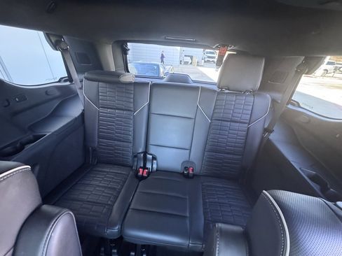 Used 2024 Cadillac Escalade Sport Platinum w/ LPO, ONYX Package image 16