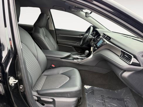 Used 2019 Toyota Camry SE FWD image 19