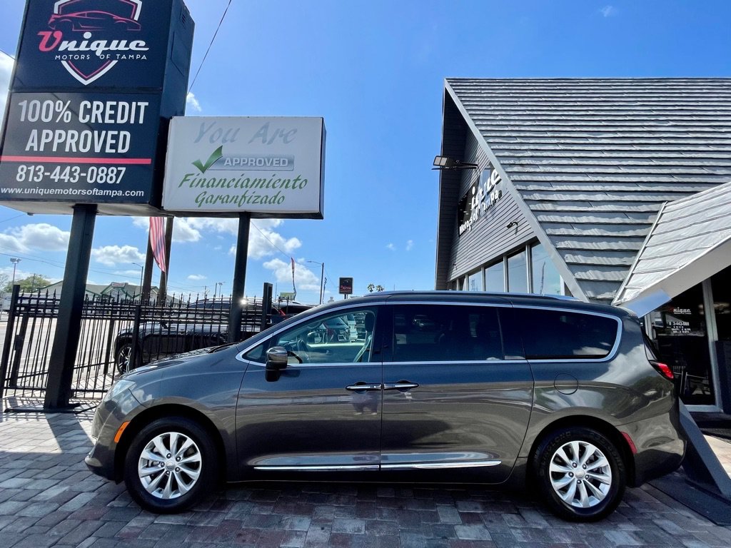 Used 2018 Chrysler Pacifica Touring-L FWD image 7