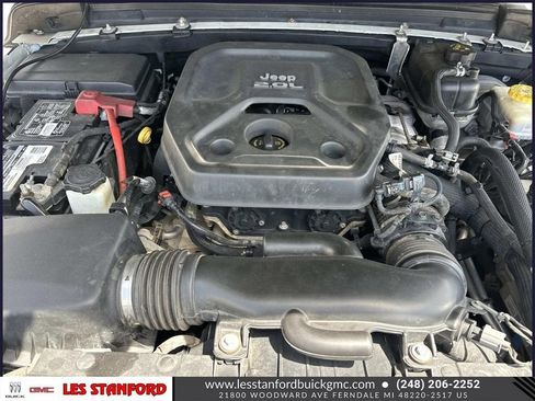 Used 2019 Jeep Wrangler Unlimited Sahara AWD/4WD image 12