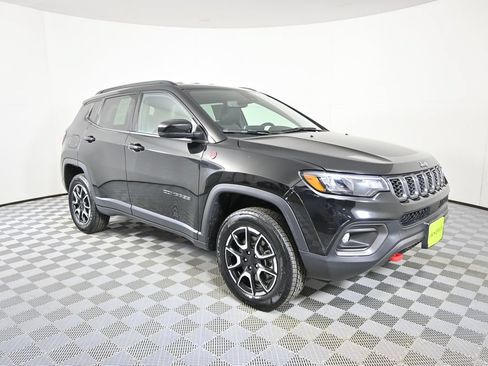 Used 2024 Jeep Compass Trailhawk AWD/4WD image 9