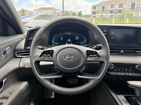Used 2025 Hyundai Elantra Sport FWD image 12