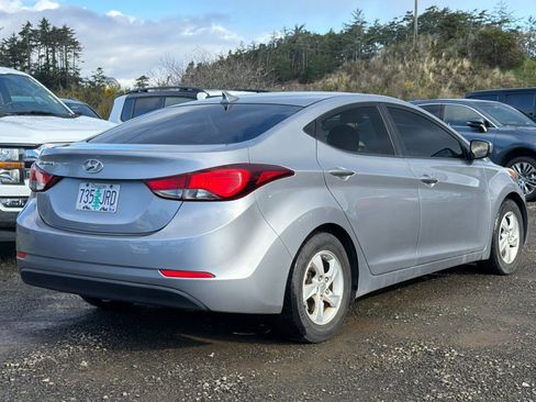 Used 2015 Hyundai Elantra SE image 5