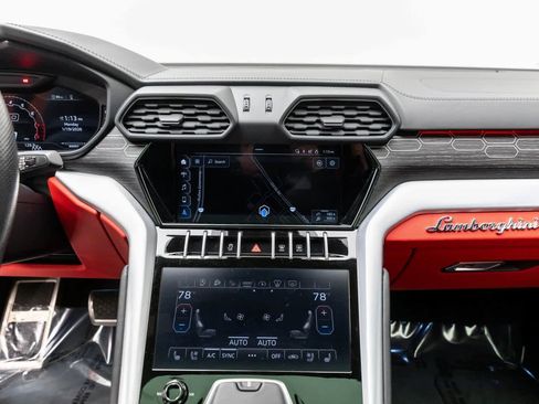 Used 2022 Lamborghini Urus image 9